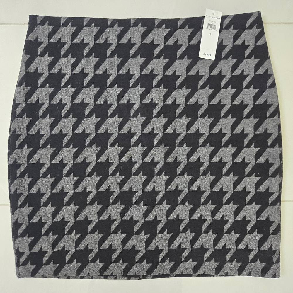NWT - Banana Republic Black and Gray Houndstooth Pencil Skirt